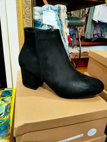 Ankle Boots Faux Suede Block Heel - Black - B651 - Last One