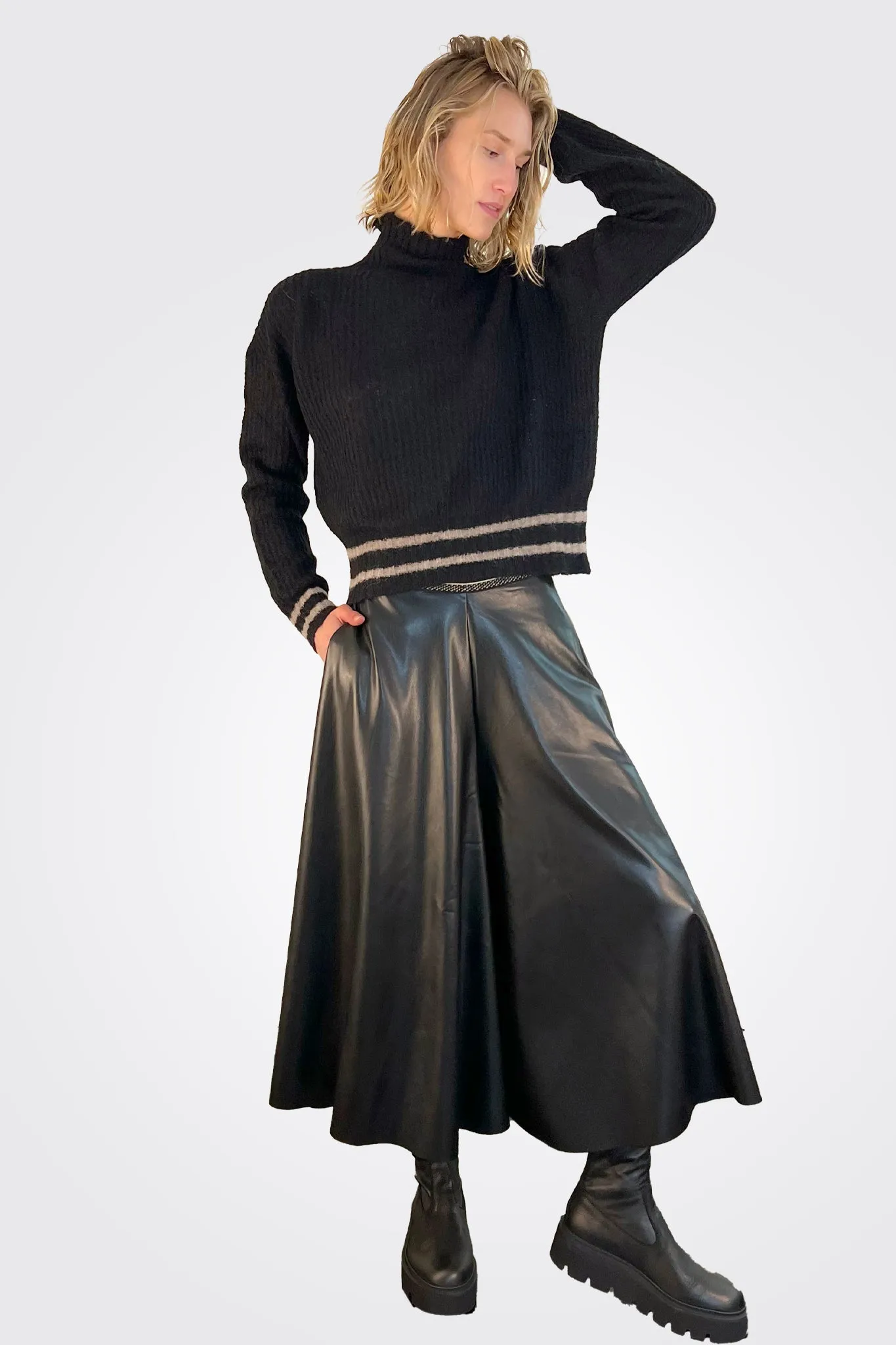 Buzzer Midi Skirt - Black