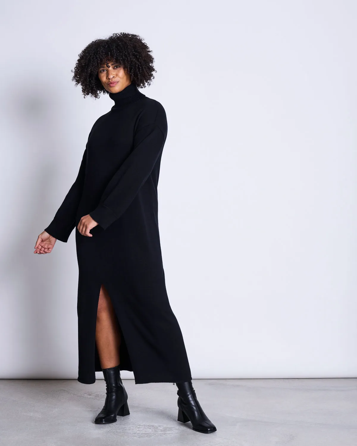 MIDI KNIT DRESS INARI BLACK GOTS