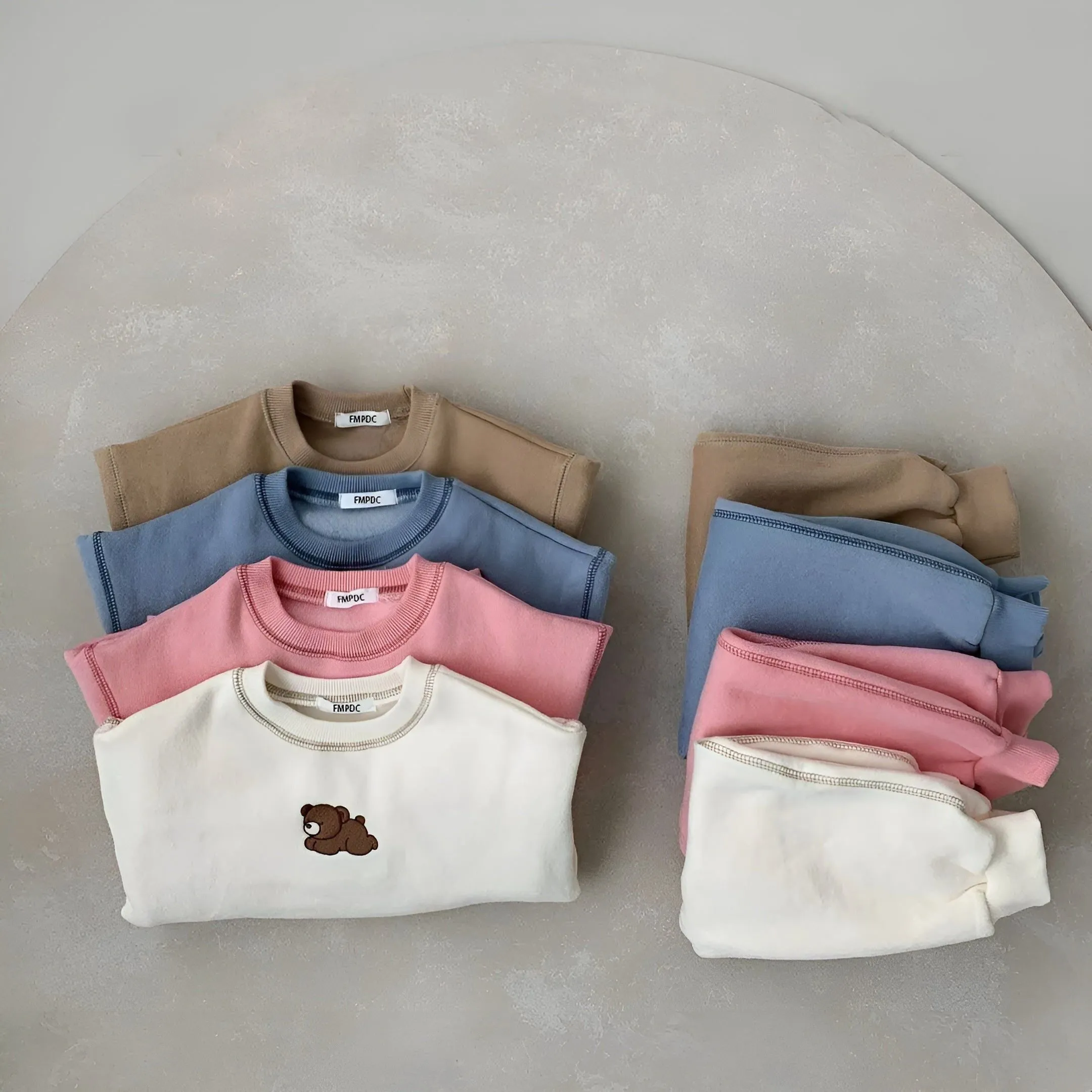 Playful Bear - Bequem gestickt Passendes Bären-Set für Babys (Pullover   Hose)