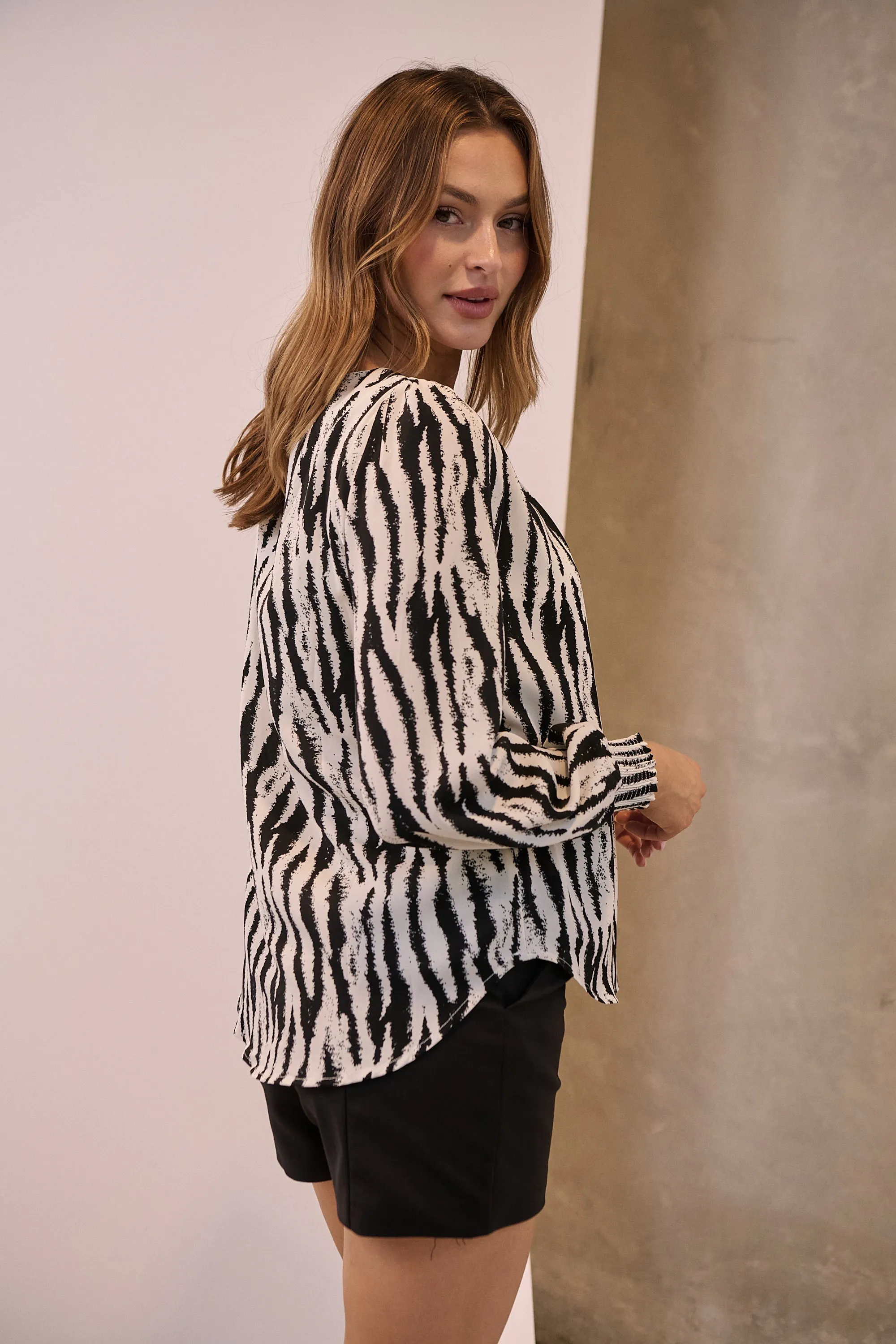 Rue Black/White Long Sleeve Satin Top